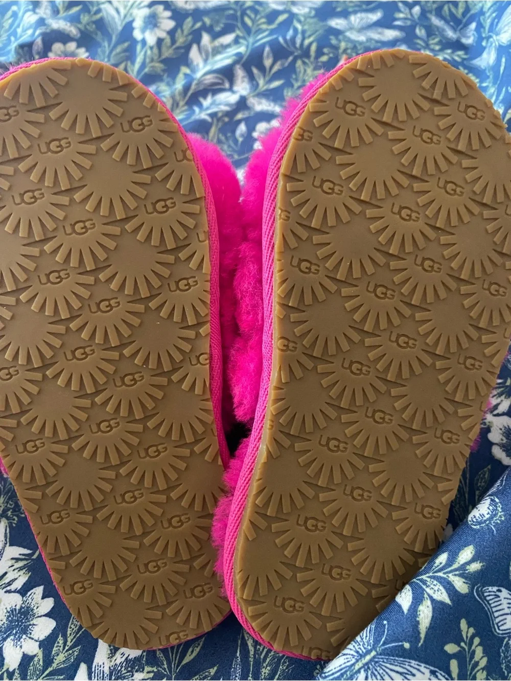 Girl's Pink Fuzzy slippers